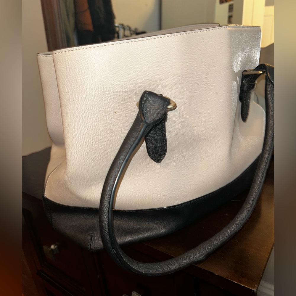 Kate spade like new purse grey and black.